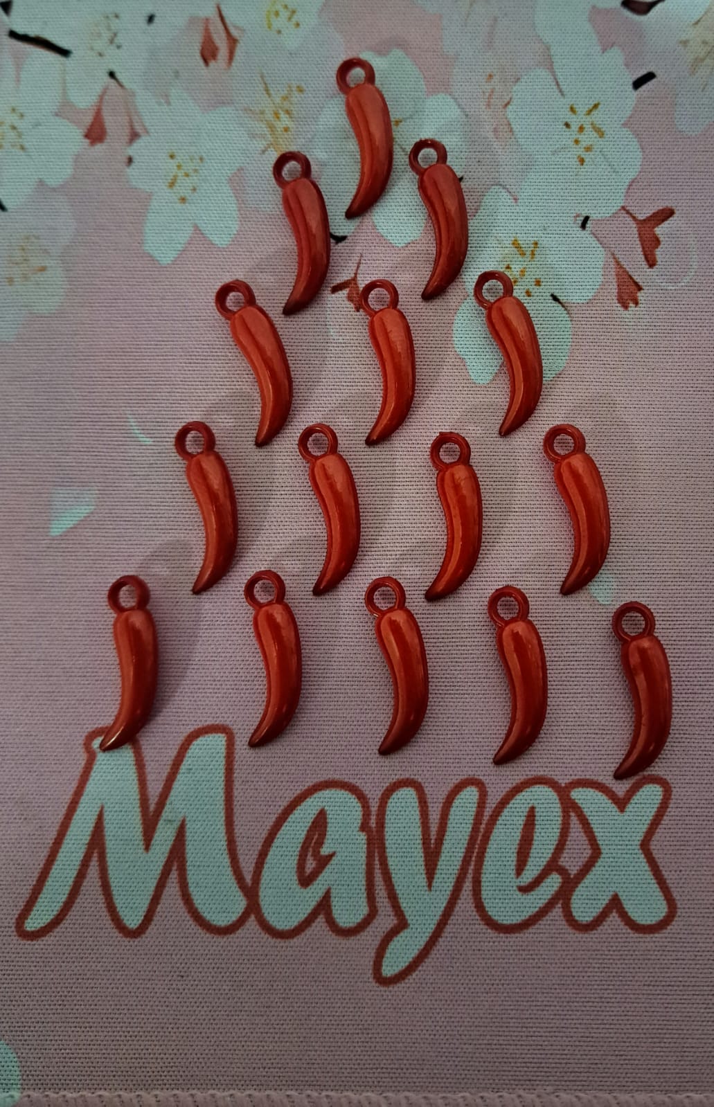 COLGANTES AJI PLASTICO | ROJO | 24MM | 50 GRAMOS
