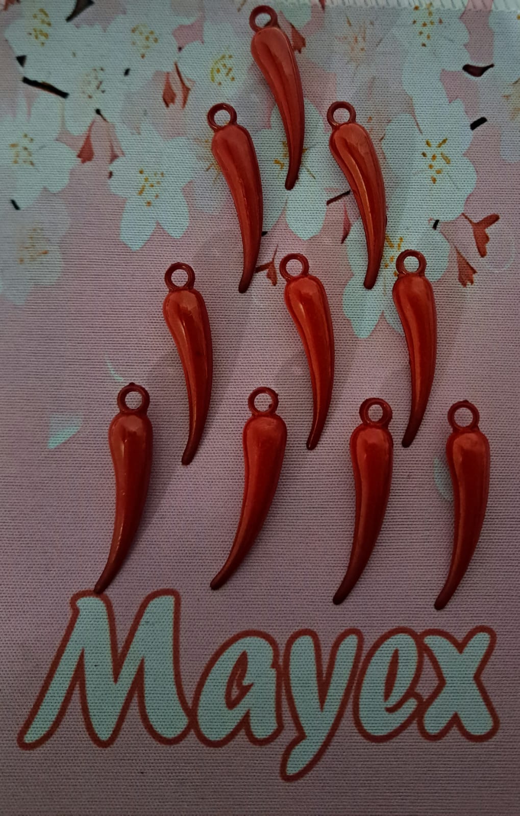 COLGANTES AJI DE PLASTICO | ROJO | 40MM | 50 GRAMOS